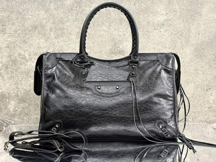 Picture of Balenciaga Handbags _SKUfw237320267fw